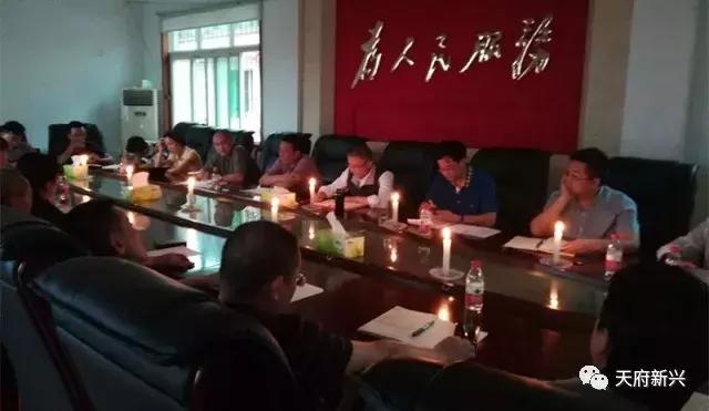 暴雨再袭——他们风雨无阻,奋力捍卫新兴的“岁月静好”