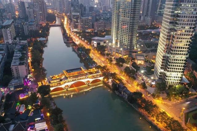 成都,来了就不想睡觉的城市!“锦官不夜城”吸金能力到底有多大?